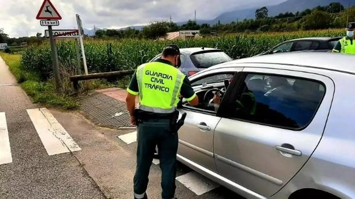 La Guardia Civil vigila las guanteras