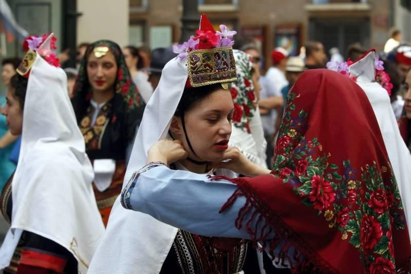 El Eifolk llena el centro de Zaragoza de música y danzas