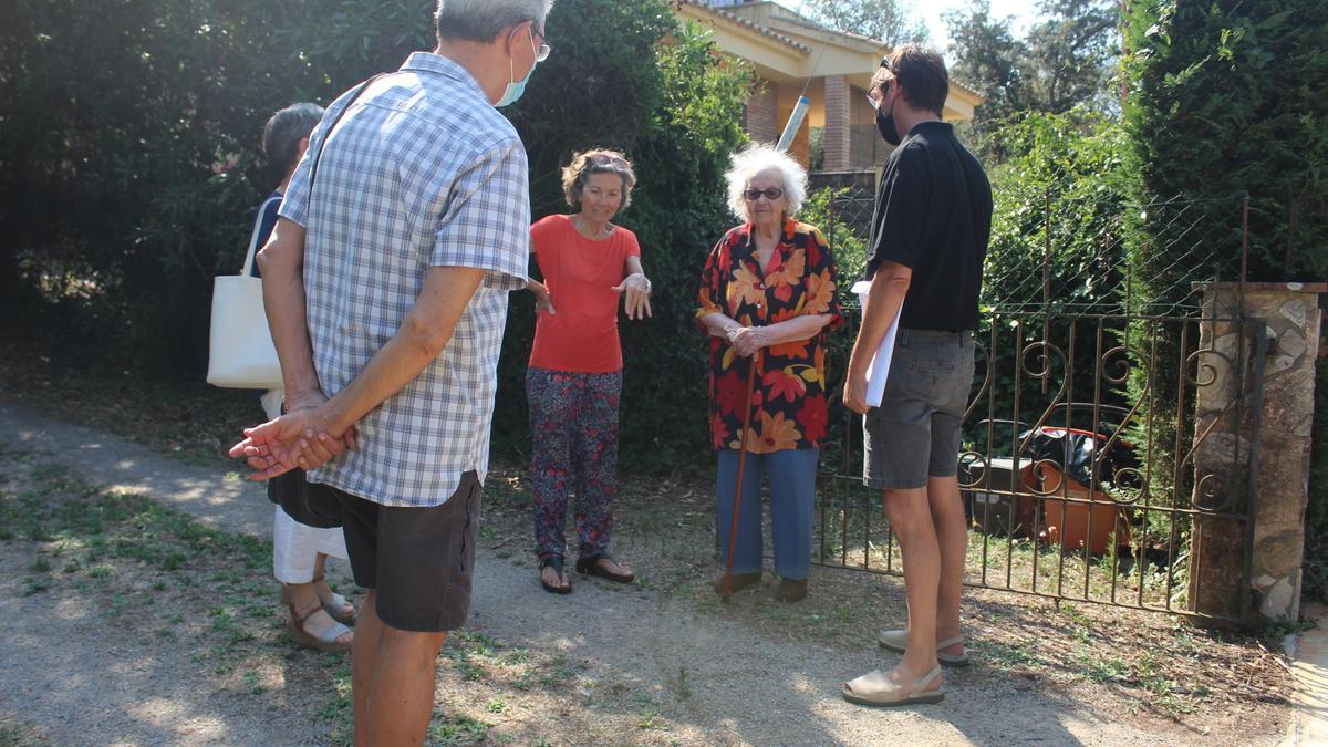 Teresa Juvé amb la seva filla i els altres convidats al bateix de l&#039;autobús