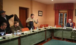 La crispación que genera el PXOM en O Grove aviva la guerra abierta entre PP y PSOE