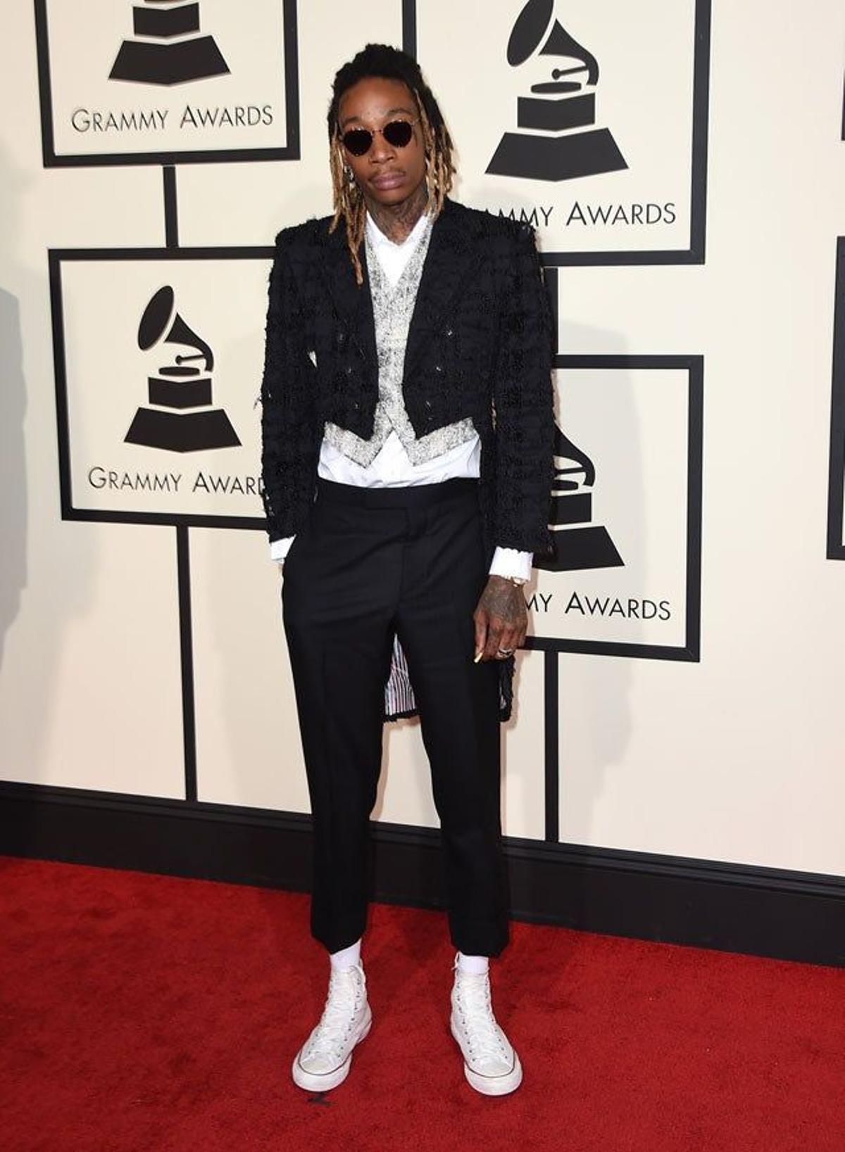Wiz Khalifa, en la alfombra roja de la 58 Edición de los Grammy.