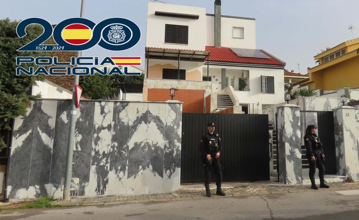 Una de las viviendas en las que se produjeron los registros policiales.