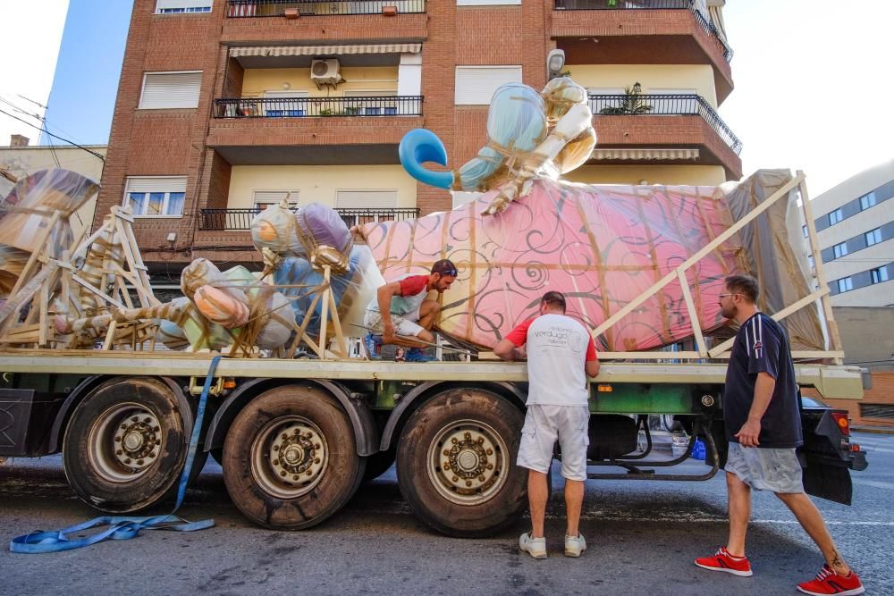 Las grandes dimensiones de algunos de los monumentos que arderán el domingo obligan a iniciar el miércoles los trabajos para ponerlos en pie