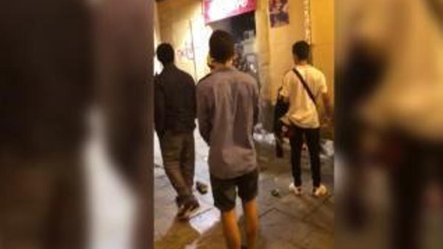 Tres menores admiten que apuñalaron al portero de un bar en San Mateo