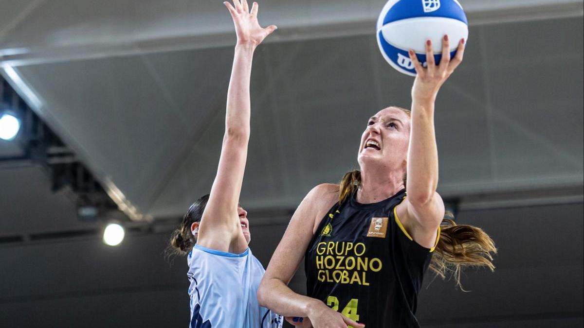 Morgan Bertsch entra a canasta en el partido Hozono Jairis-Leganés de la Copa de la Reina
