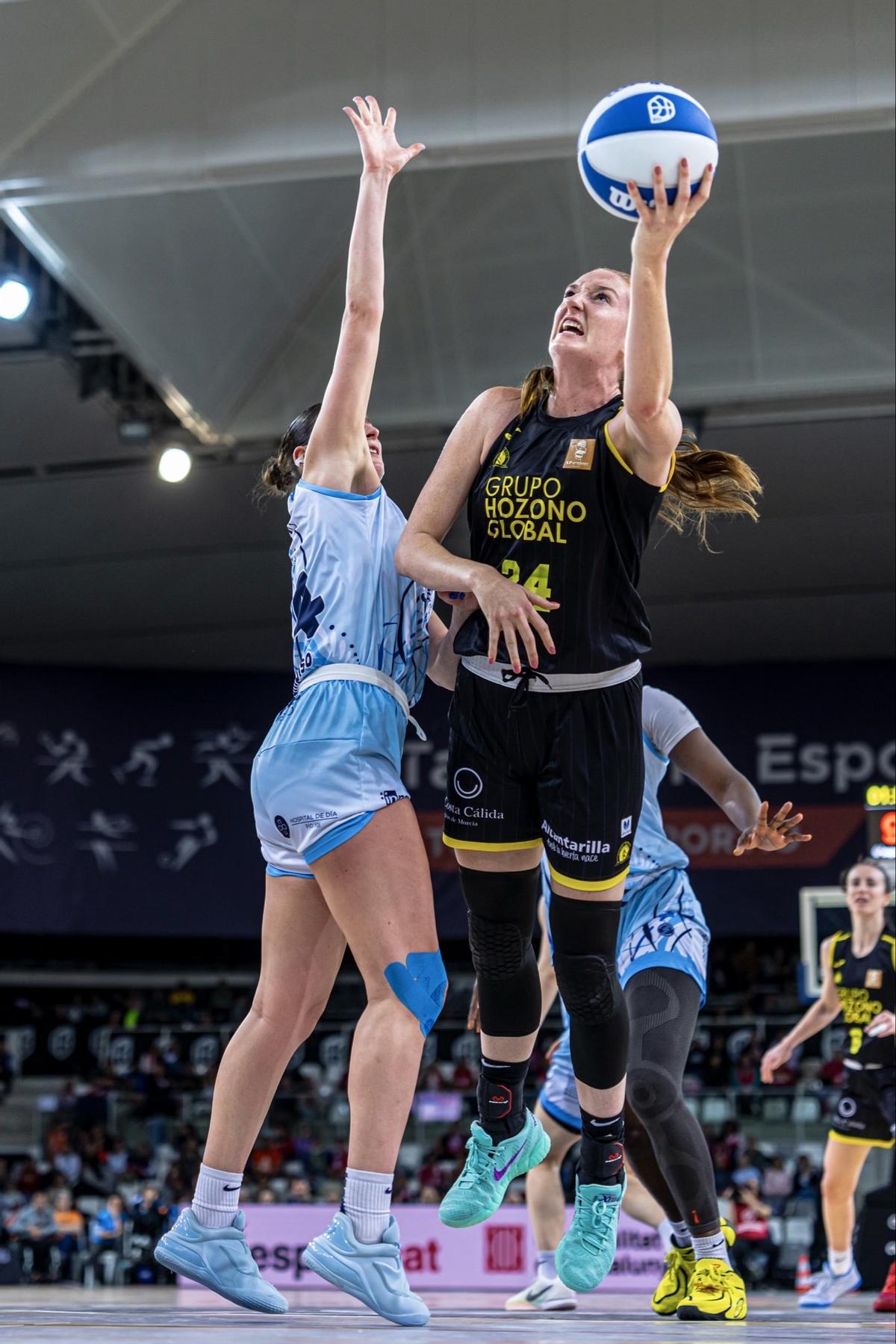 Morgan Bertsch entra a canasta en el partido Hozono Jairis-Leganés de la Copa de la Reina