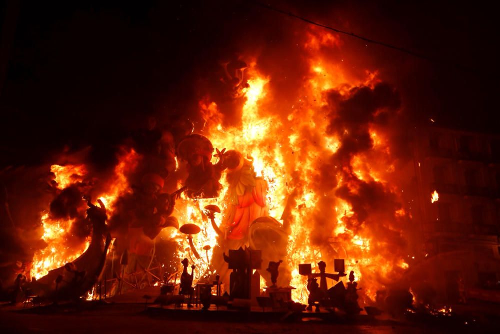 La Nit de la Cremà pone fin a las Fallas 2018