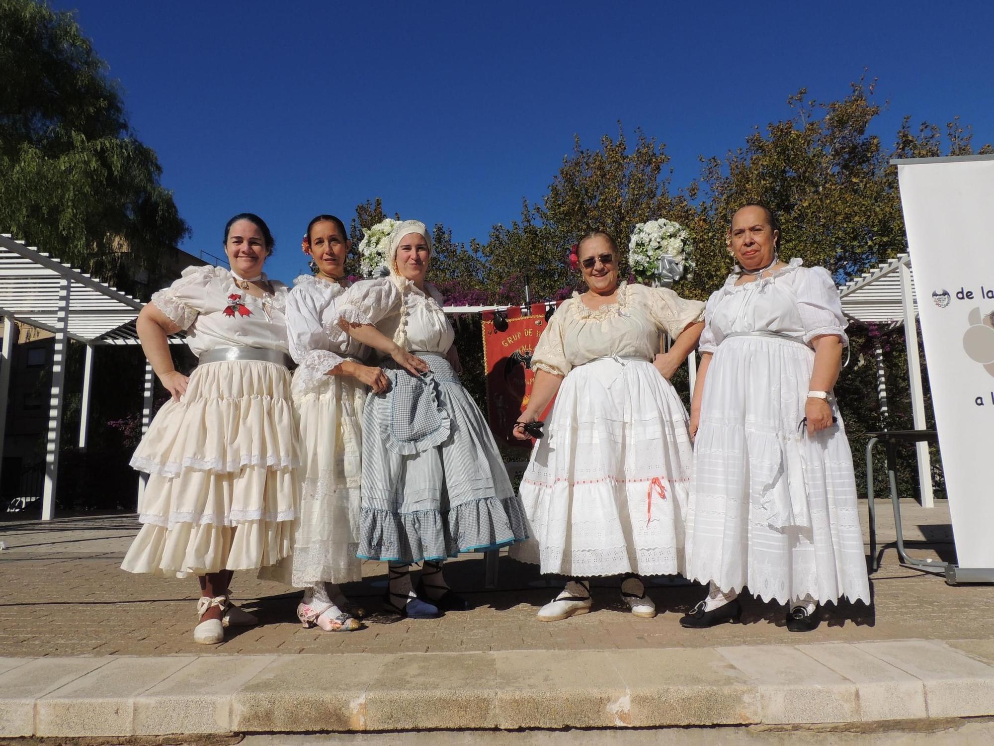 Así fue la espectacular "dansà" en ropa interior de la falla Mont de Pietat