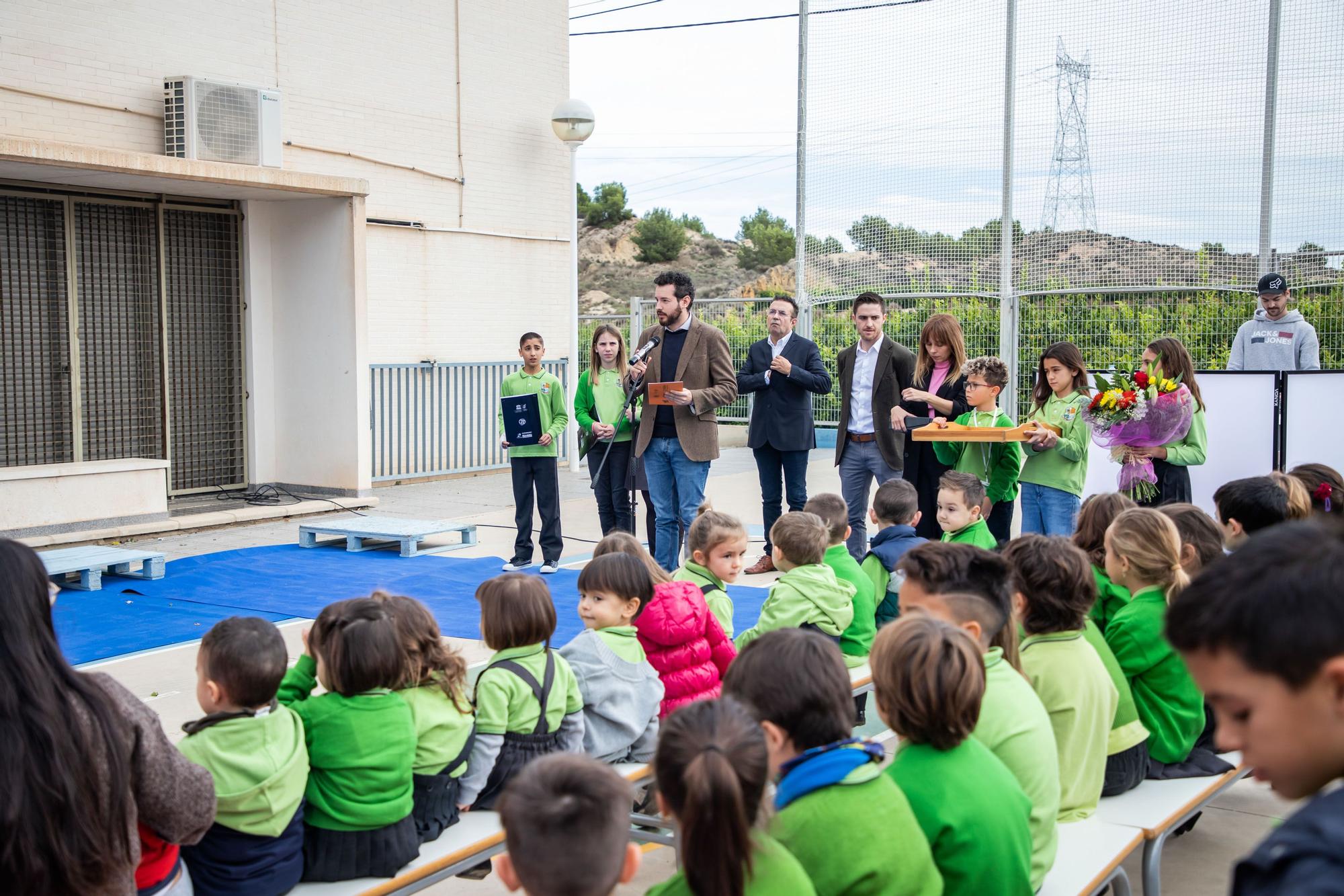 Visita de la Directora de la Guardia Civil al colegio de Hurchillo