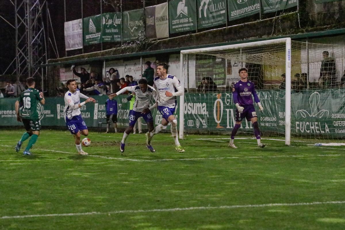 Gastón celebra su gol de penalti.