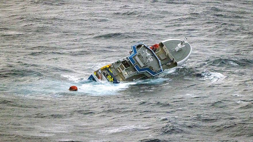 La vía de agua del «Argos Georgia» resultó fatal al tener compuertas interiores abiertas