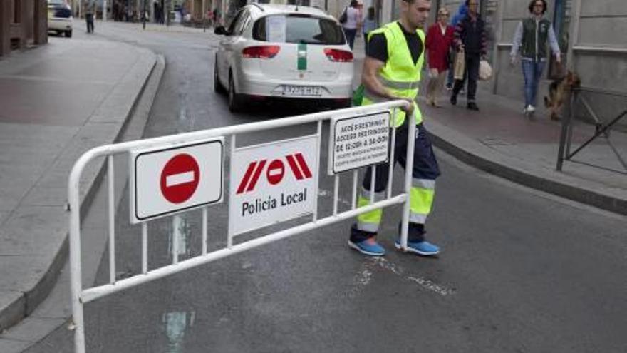 Corte de la calle Corredora al tráfico particular que se realiza los sábados.