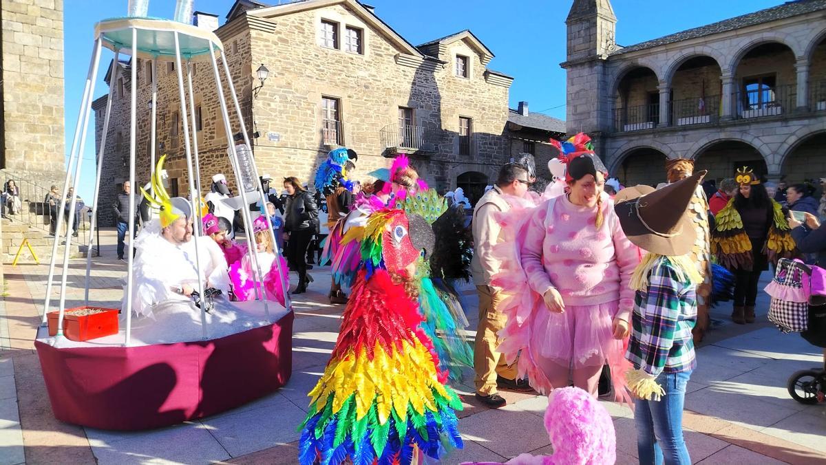 El Cordel Sanabrés anima el carnaval en Puebla de Sanabria El Cordel Sanabrés anima el carnaval en Puebla de Sanabria