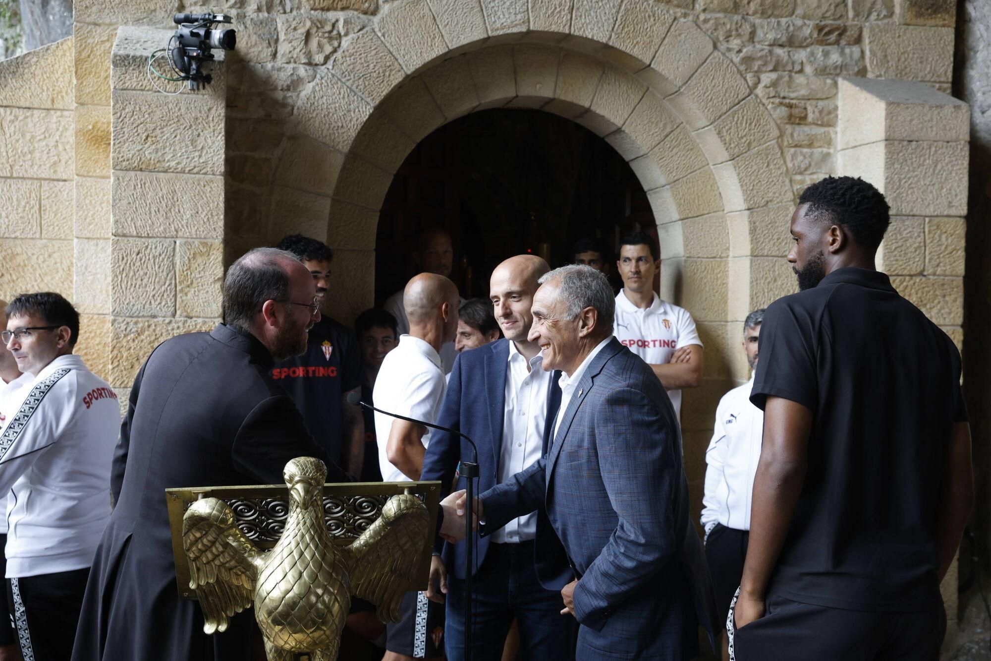 EN IMÁGENES: Visita del Sporting a La Santina en Covadonga
