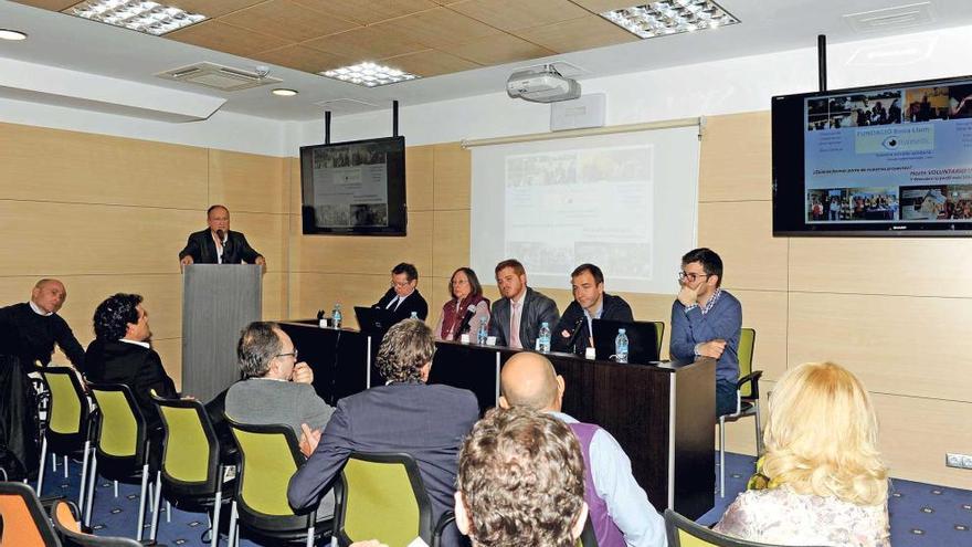 Intervención del doctor Luis Salvà en la jornada sobre innovación en oftalmología celebrada en Palma.