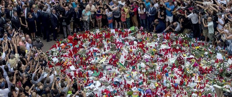 Fotogalería: Homenaje a las víctimas en Barcelona