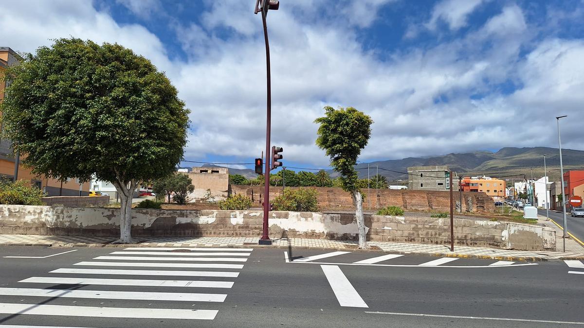Uno de los solares, conocido como el estanque de los Artiles, donde irán 66 nuevas viviendas protegidas.