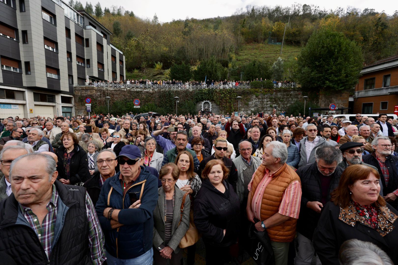 EN IMÁGENES: Mieres se echa a la calle para despedirse de su Alcalde, Aníbal Vázquez