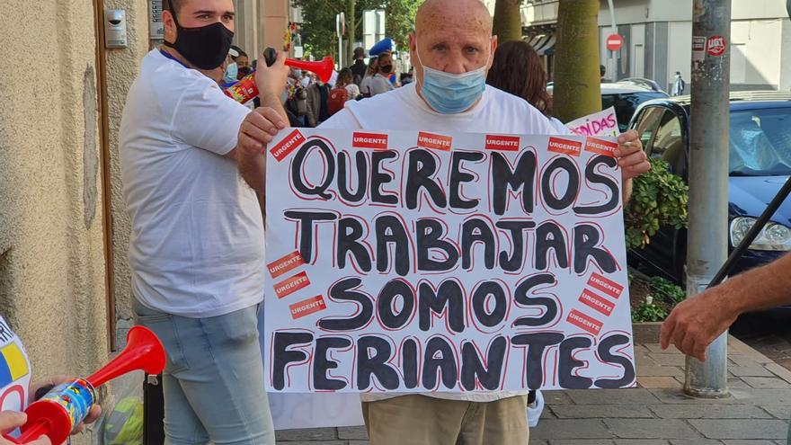 Los feriantes del Carnaval se manifiestan para pedir ayuda