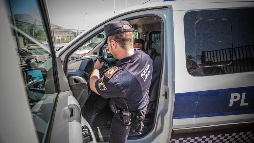 Agentes del GESC de la Policía Local de Orihuela, en una imagen de archivo