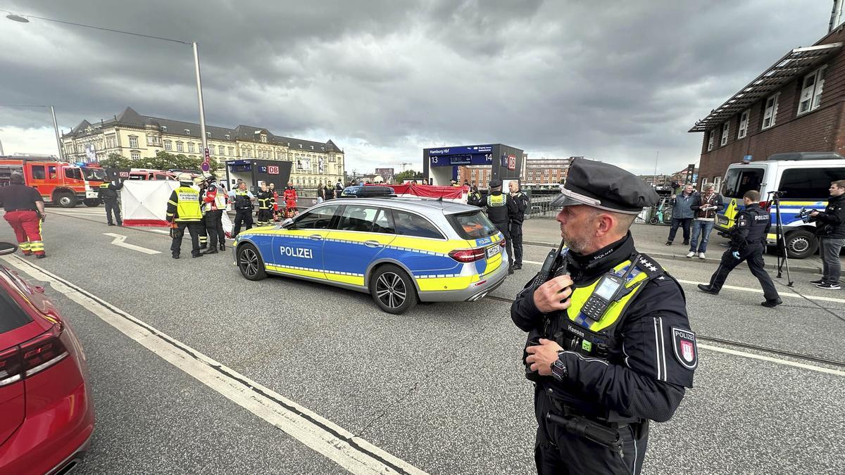 Una mujer hiere a cuchilladas a diecisiete personas en la estación de trenes de Hamburgo