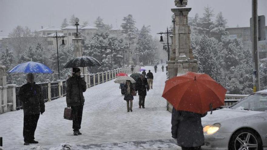 Nevadas, temperaturas bajas y viento muy fuerte en el Pirineo