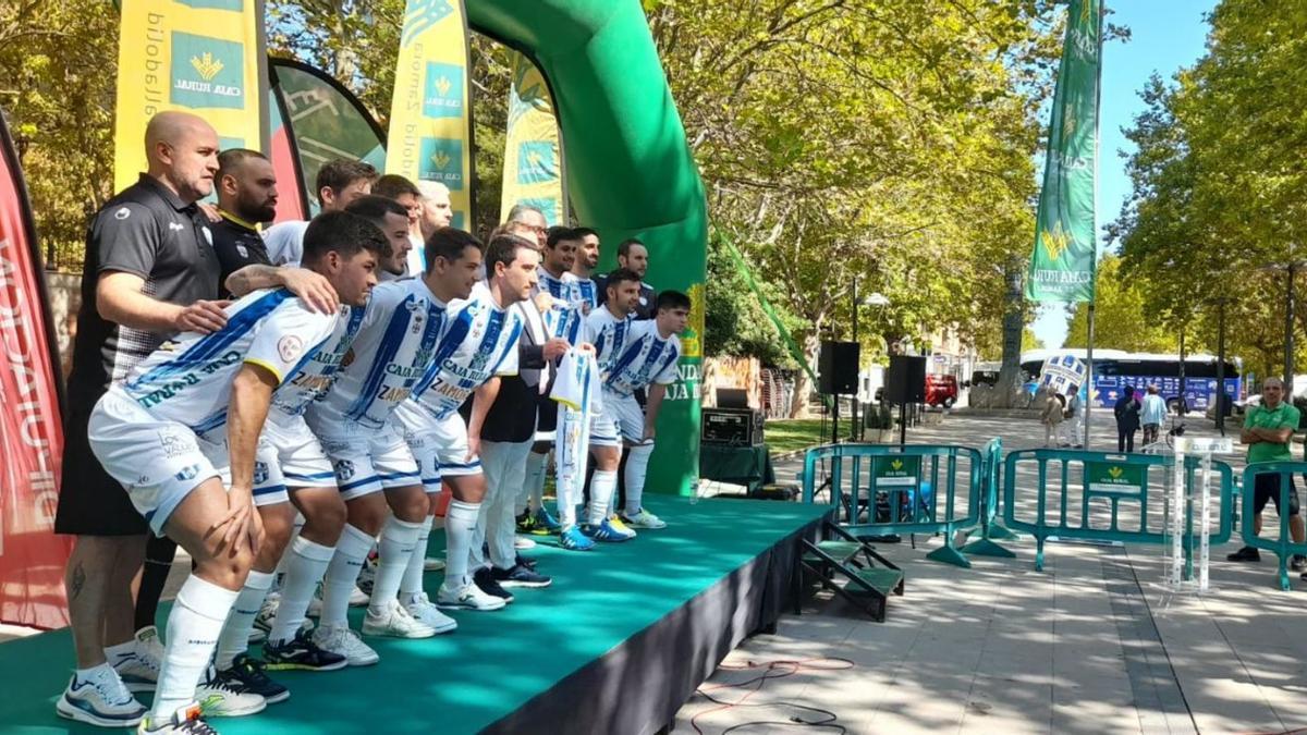 El acto de presentación del equipo se celebró en el parque de La Marina de Zamora. | LOZ