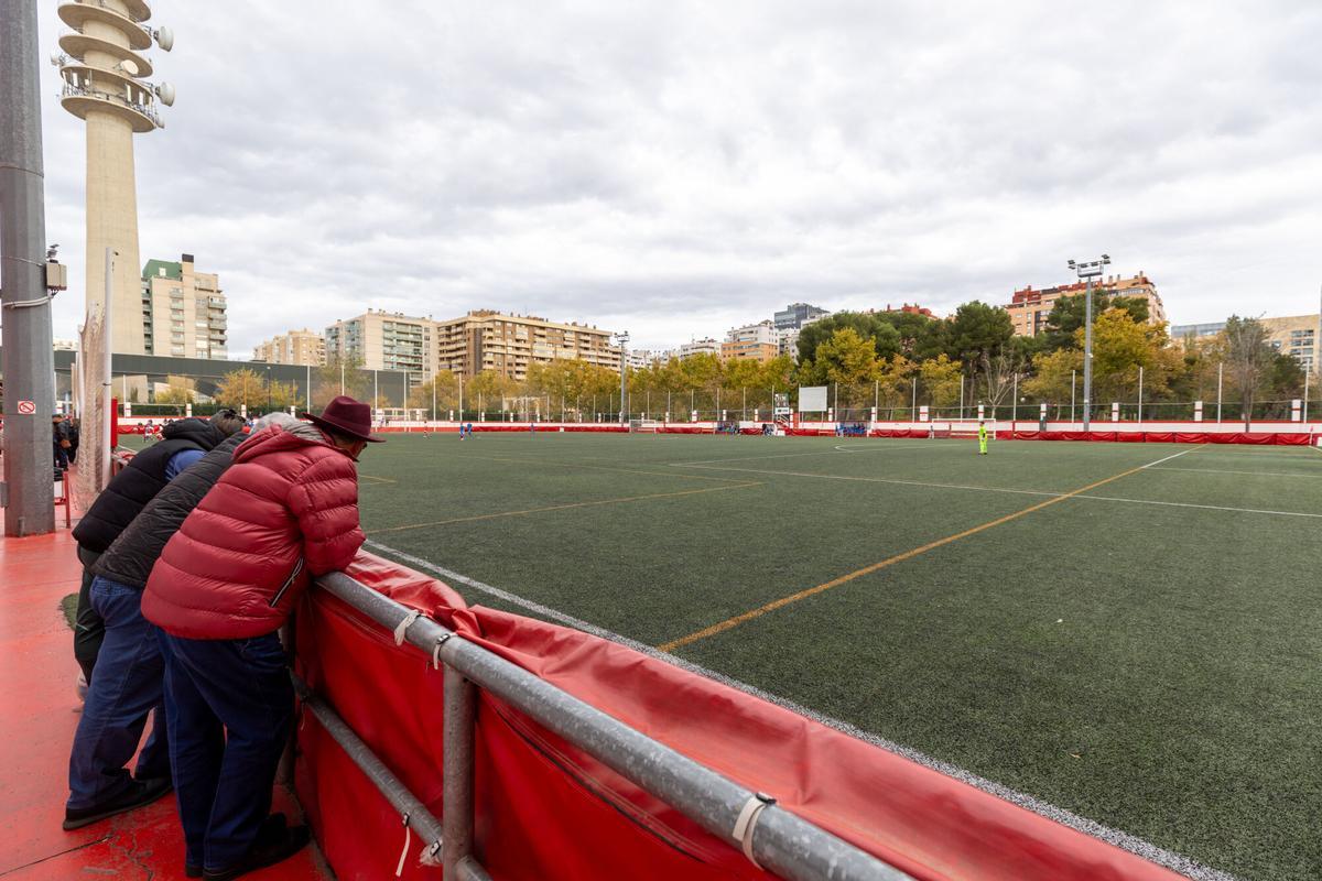 Una foto desde el córner de un campo de fútbol de Zaragoza
