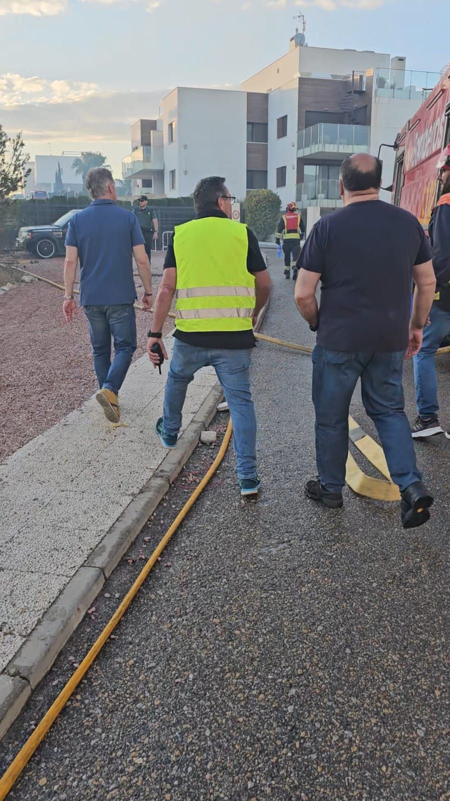 Las llamas del incendio en Orihuela Costa