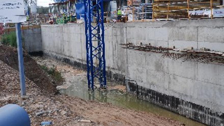 Las obras del cuartel superan sin retrasos la inundación del día 4