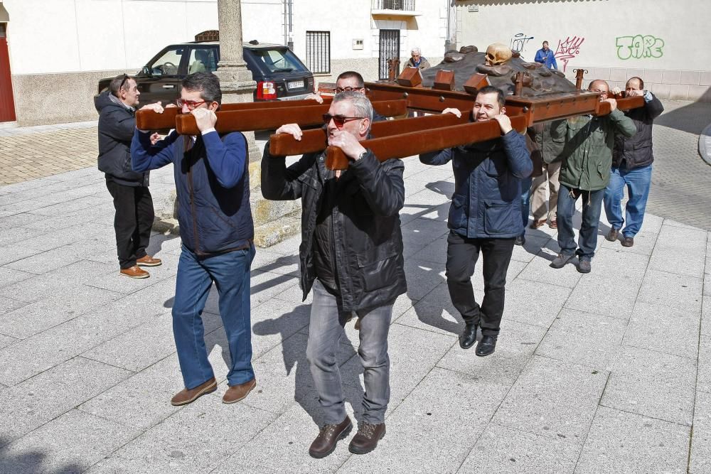 Los preparativos del Cristo del Amparo