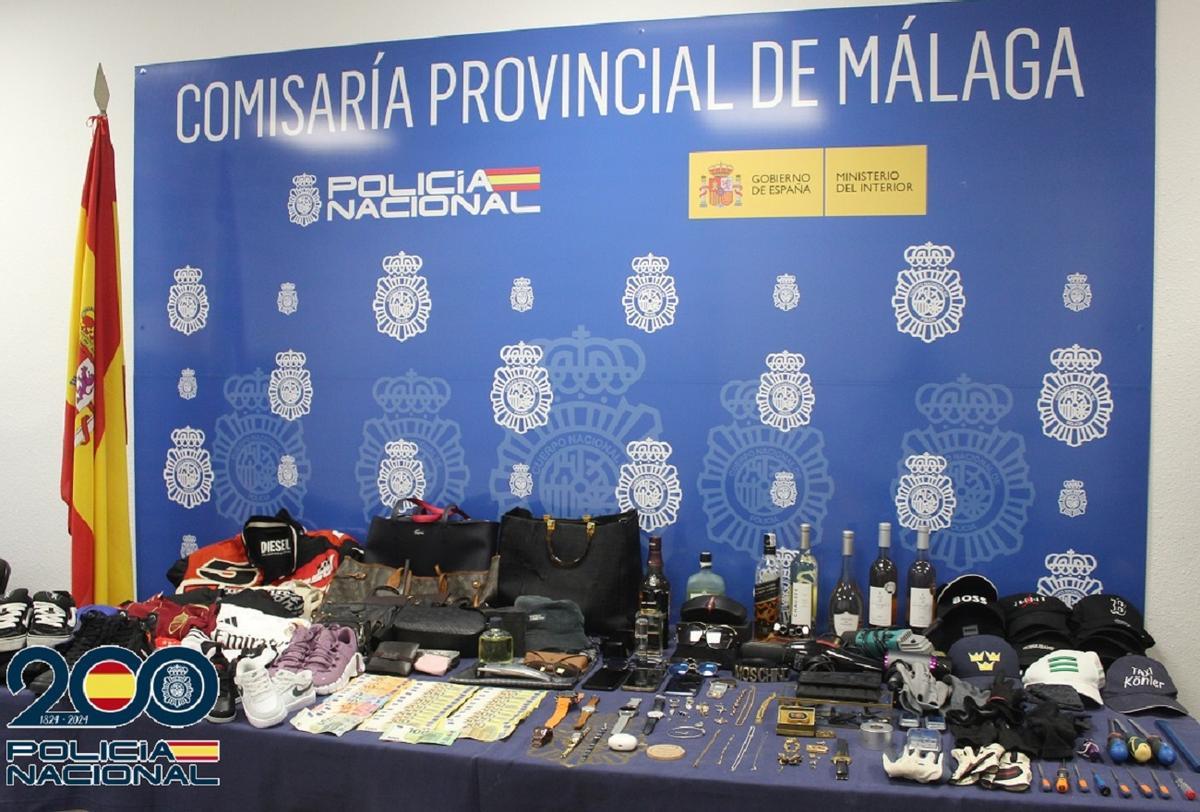 Todo el material intervenido por los investigadores.