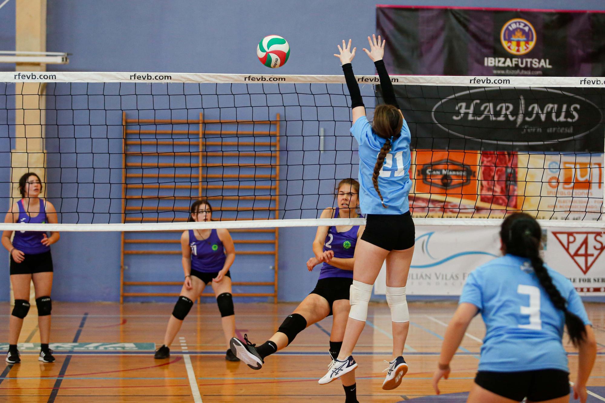 El CV Ibiza se corona campeón juvenil femenino de voleibol