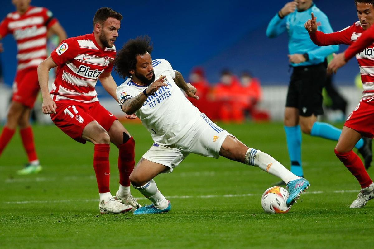 Marcelo filtra un pase ante el Granada.