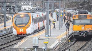 Combois de Renfe a l’estació de la línia R4 de Rodalies de Manresa MANRESA . ESTACI� DE RENFE . R4 LINIA . RODALIES . TREN