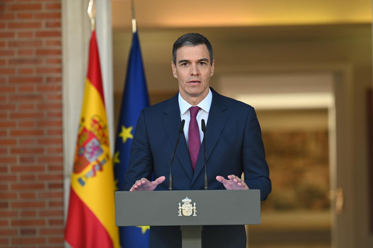 El presidente del Gobierno, Pedro Sánchez, durante su comparecencia institucional en La Moncloa este lunes para anunciar su decisión de no dimitir.