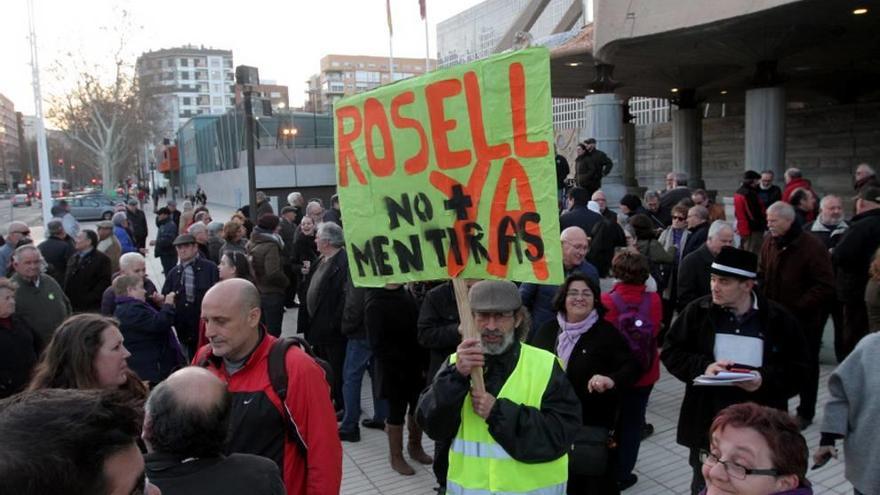 Los manifestantes llevaron numerosas pancartas.