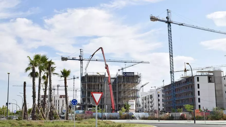 VÍDEO | José Luis Sanz retoma el plan para construir pisos más pequeños en los nuevos barrios de Sevilla