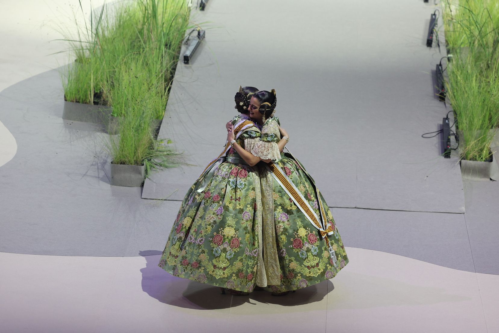 Berta Peiró y Lucía García dicen adiós a su año como falleras mayores de València 2025