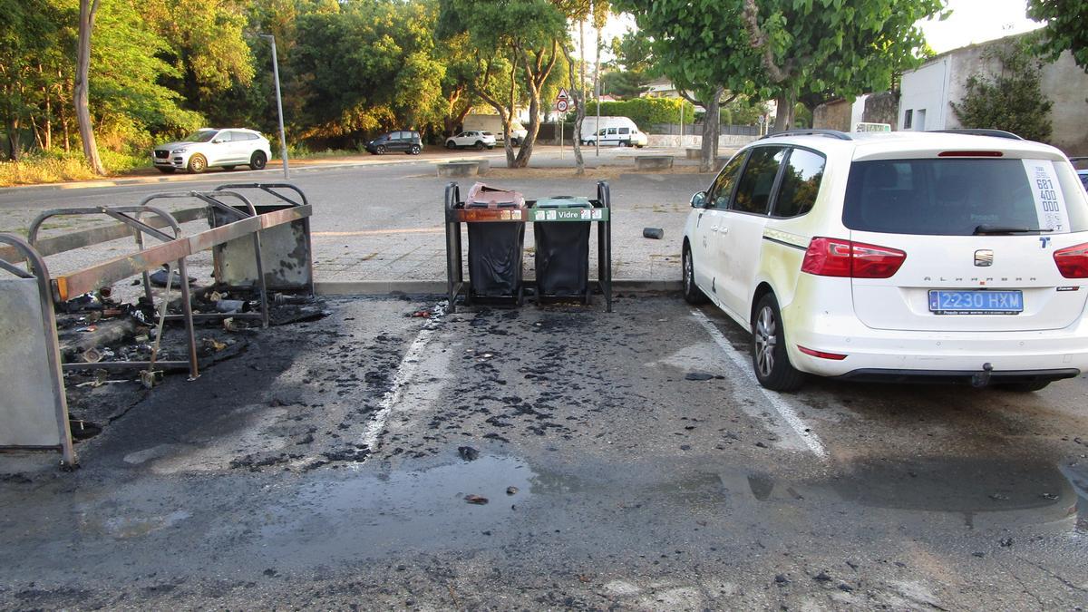 Aquests van ser els efectes dels incendis del juny: un cotxe i diversos contenidors afectats.