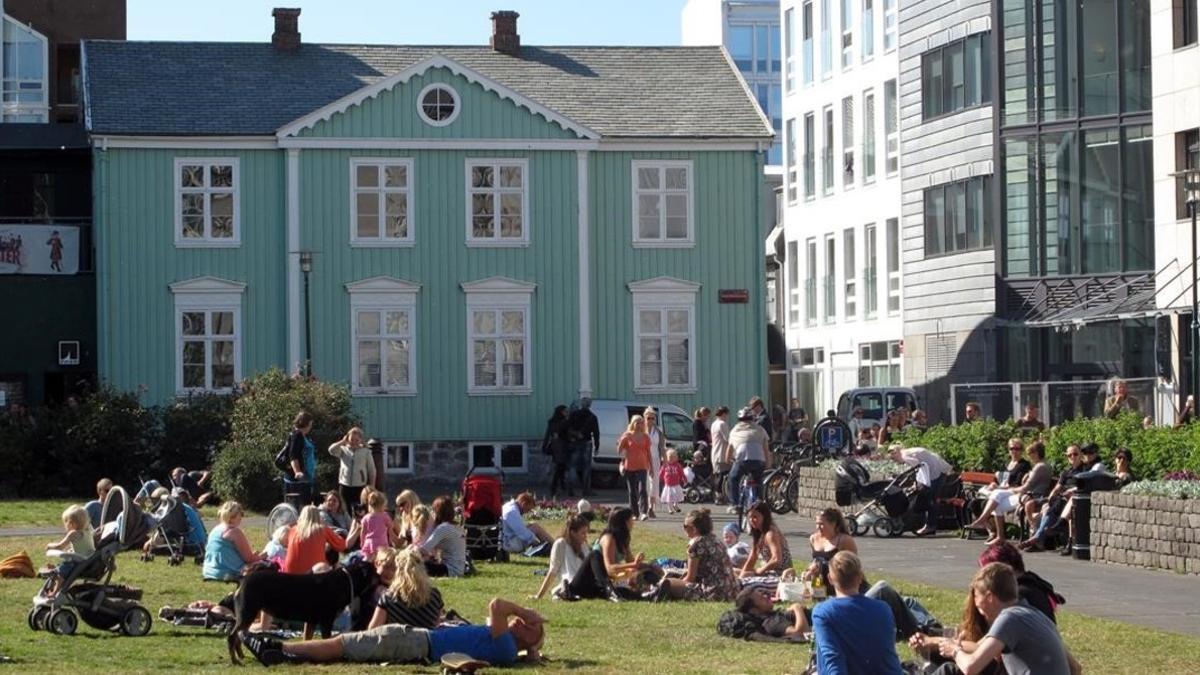 Plaza del Parlamento de Reikiavik, capital de Islandia.