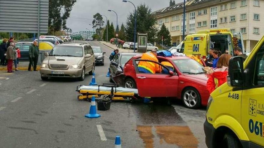 Tres heridos en un choque por alcance entre dos coches en O Burgo