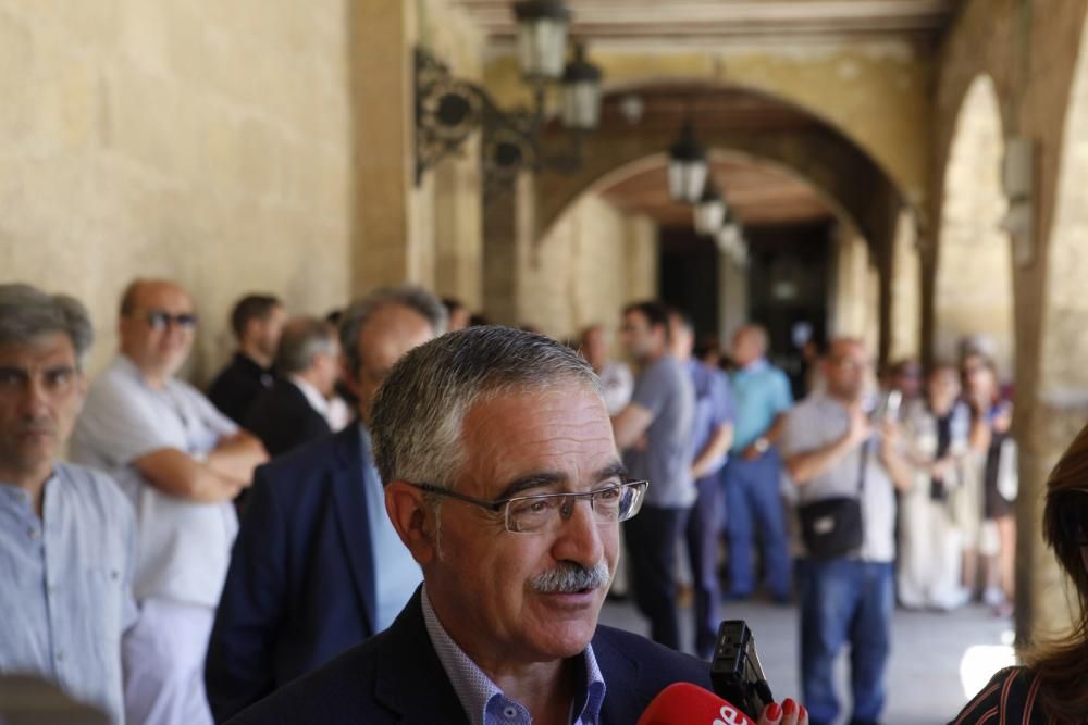 Cientos de personas despiden a Gustavo Bueno en su ciudad natal, Santo Domingo de la Calzada, en La Rioja