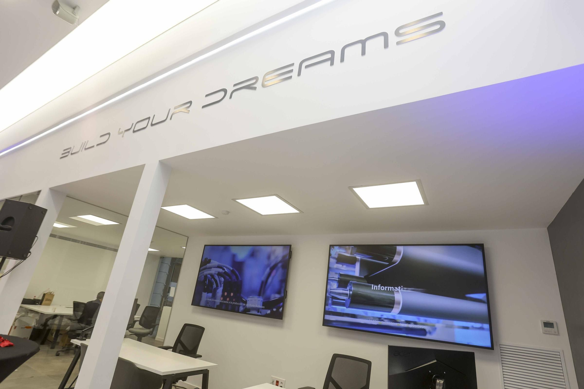 QUADIS Dream inaugura el primer centro BYD en Alicante.