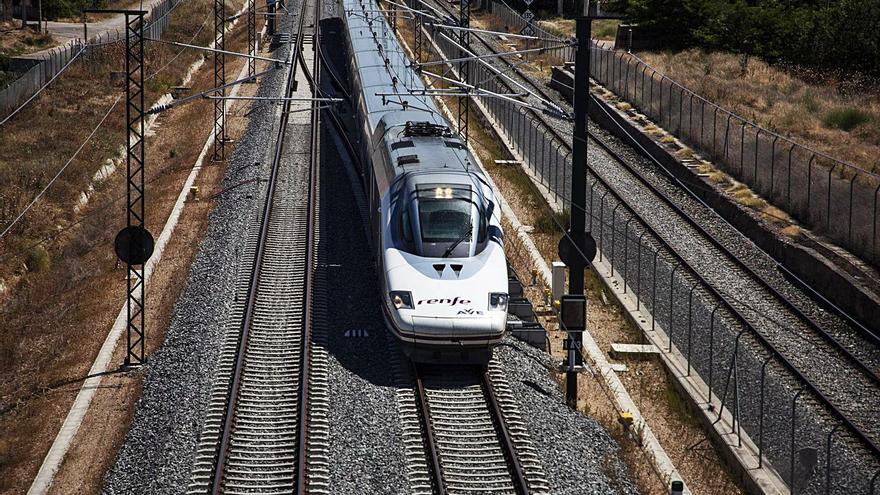 Un AVE con origen en Orense podría relevar al tren madrugador de Zamora en diciembre