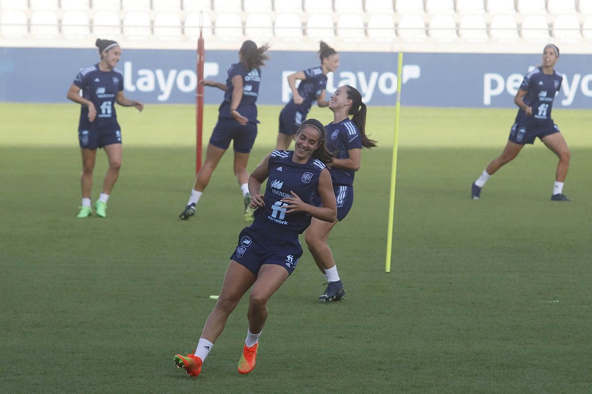 Las imágenes del entrenamiento del la selección española femenina de fútbol en El Árcangel