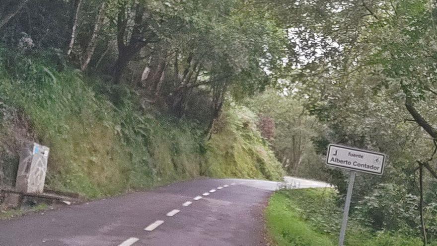 Sabotaje en la fuente “Alberto Contador” del Angliru