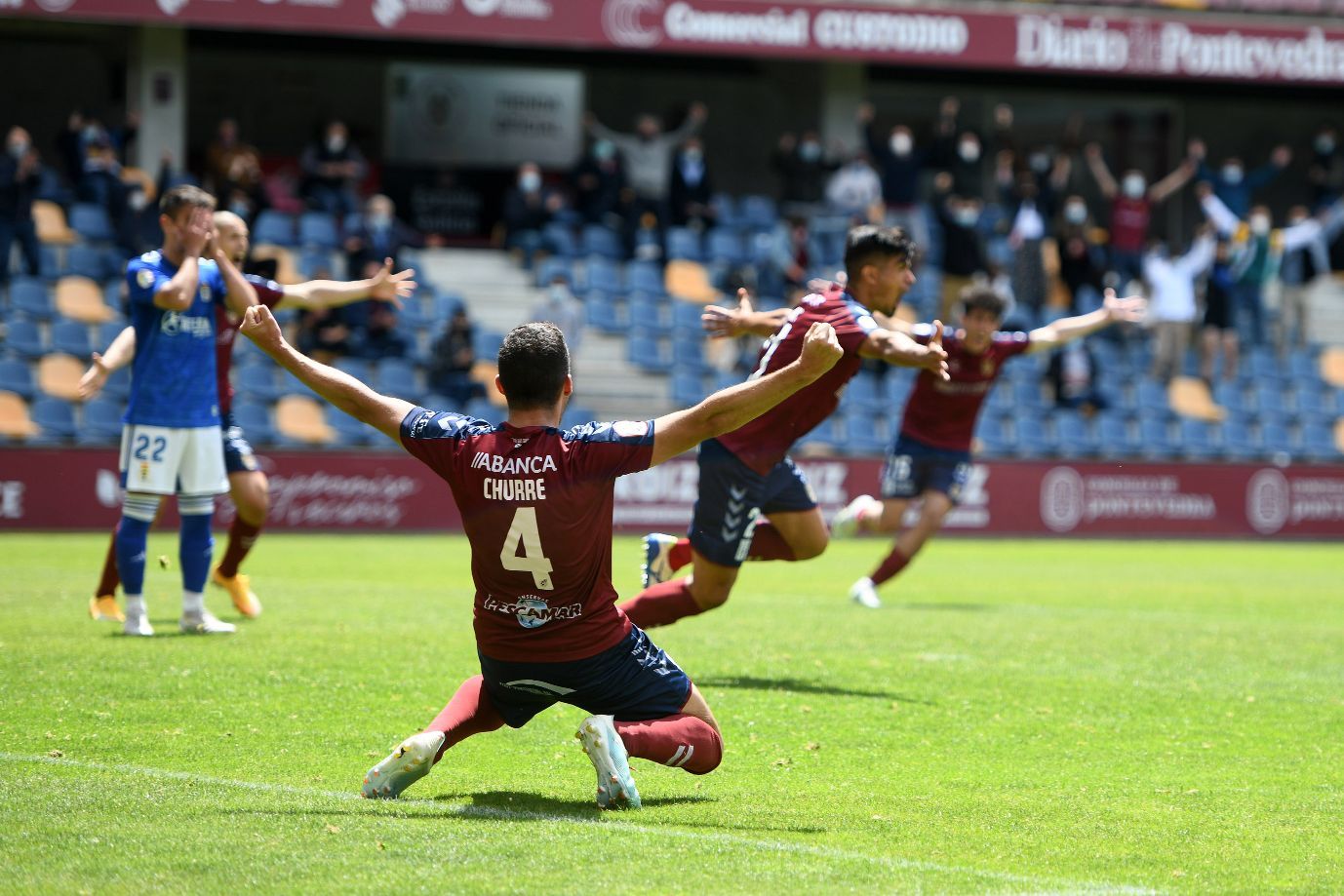 La emocionante permanencia del Pontevedra: goles y lágrimas en Pasarón