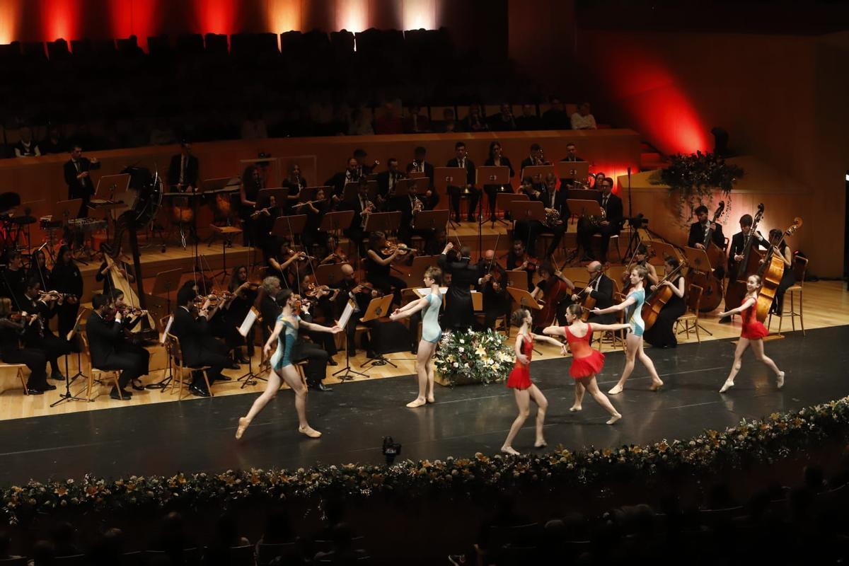 El Concierto de Año Nuevo ha contado también con el Estudio de danza María de Ávila.