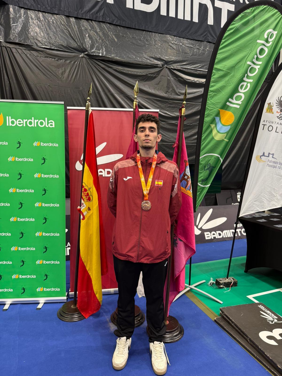 Pablo Serrano, con la medalla obtenida en el torneo de Toledo.